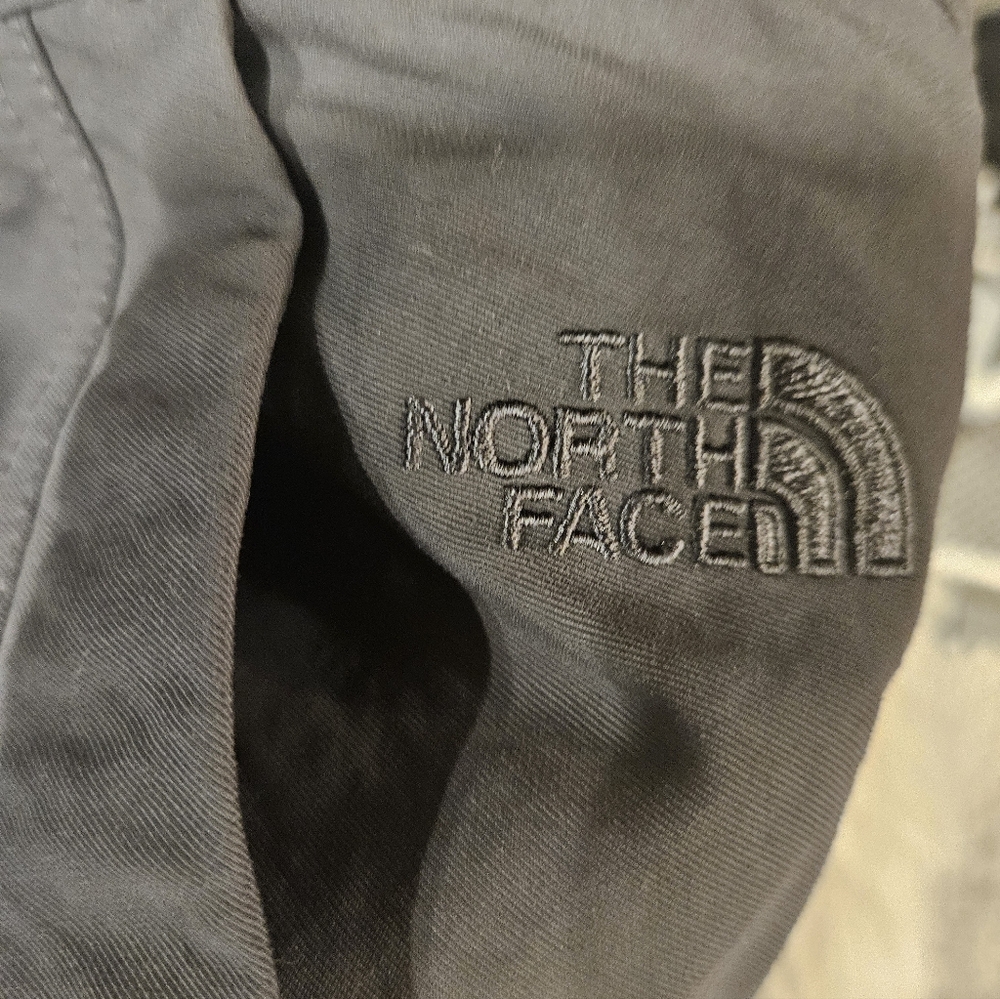 The North Face Grey Horizon Tempest Cargo Hiking Capri Pants - Size 6 - Picture 3 of 8